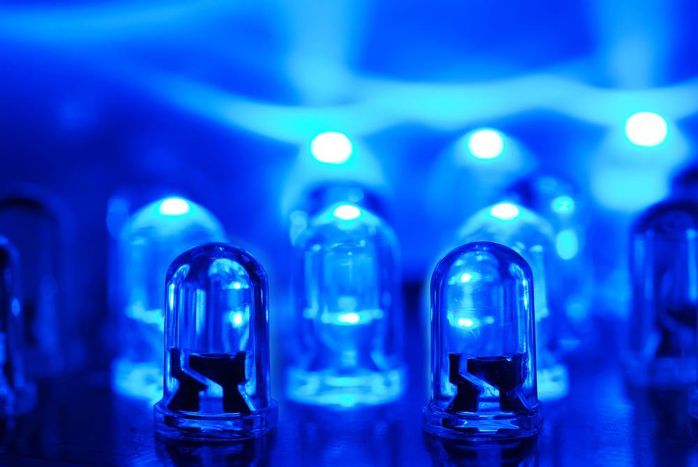 O LED Azul: Como uma pequena invenção revolucionou o mundo e abriu portas para a tecnologia moderna.